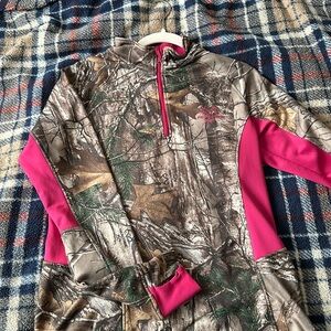 women’s real tree camo and pink quarter zip.